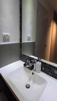 bright and breezy 1br t1 211