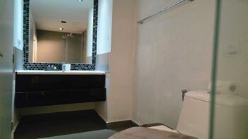 bright and breezy 1br t1 211