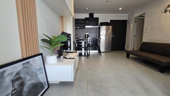 bright and breezy 1br t1 211