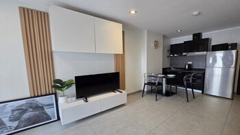 bright and breezy 1br t1 211
