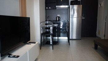 bright and breezy 1br t1 211