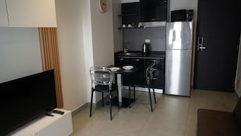 bright and breezy 1br t1 211