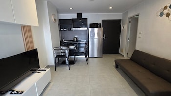 bright and breezy 1br t1 211