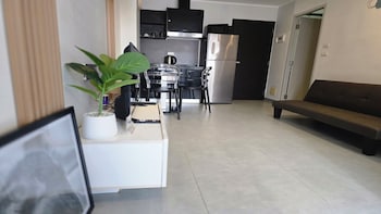 bright and breezy 1br t1 211