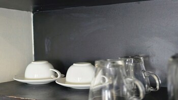 bright and breezy 1br t1 211