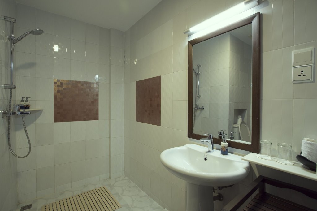 Emerald Palace Hotel,Near Shwe Se Khone Pagoda,4 star