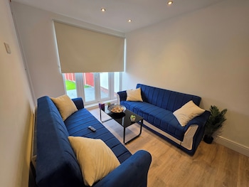 5 Beds, 7 Guests, Private Garden, Free Parking,,4 star