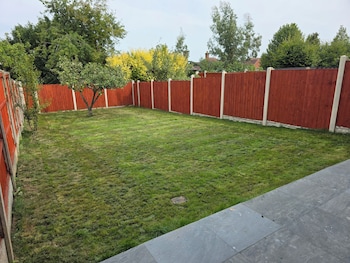 5 beds 7 guests private garden free parking