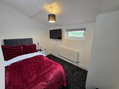 5 beds 7 guests private garden free parking
