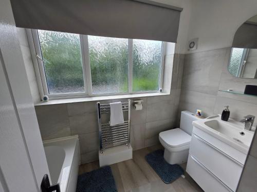 5 beds 7 guests private garden free parking