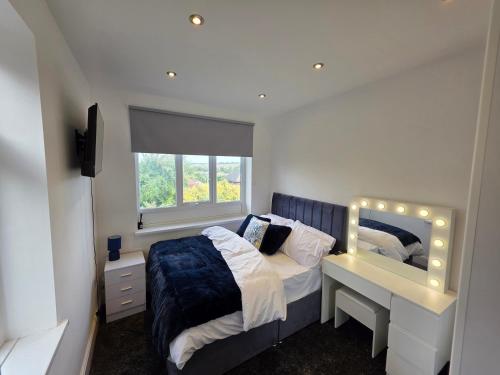 5 beds 7 guests private garden free parking
