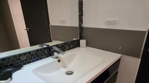 urban loft 1br t1 706