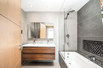 4br high rise burj and fountain view