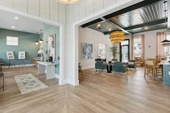 Luxurious Apartments - Pool Gym Bikes,,4 star