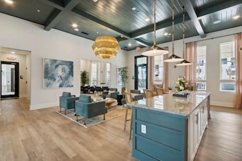 Luxurious Apartments - Pool Gym Bikes,,4 star