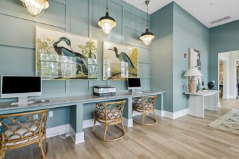 Luxurious Apartments - Pool Gym Bikes,,4 star