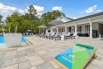 luxurious apartments pool gym bikes