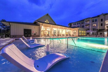 luxurious apartments pool gym bikes