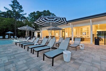luxurious apartments pool gym bikes