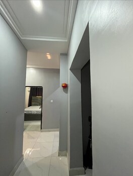r oak hotels and apartments