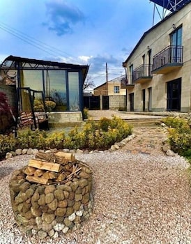 bee planet guest house