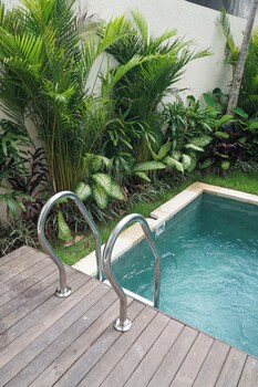 Leon's Villa,,4 star