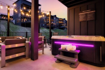 Star Gazer Luxury Rooftop Cabin,,4 star