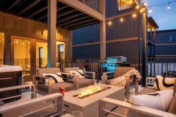 Star Gazer Luxury Rooftop Cabin,,4 star
