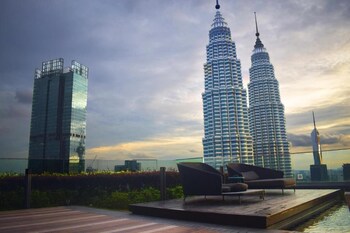 kl peaceful suites at klcc