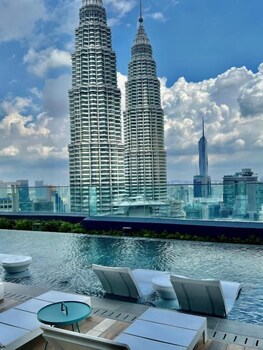 kl peaceful suites at klcc