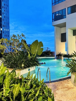 Yaka Trizen Luxury Apartments,,4 star