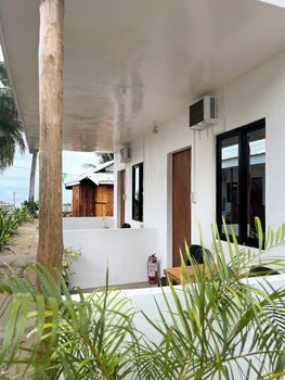 Jasmine's Inn At Bucana Beach,,2 star