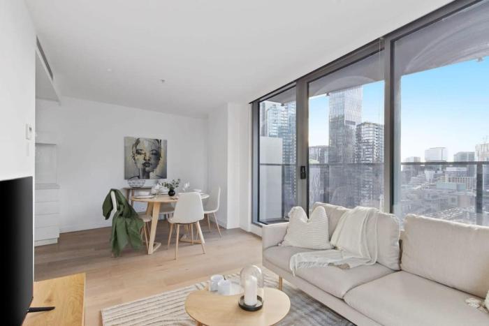 a cozy apt with city views near crown casino