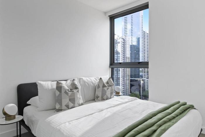 a cozy apt with city views near crown casino