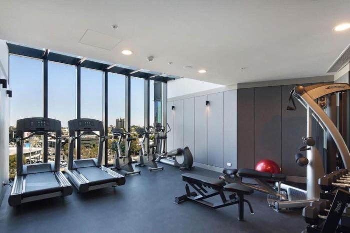 a cozy apt with city views near crown casino
