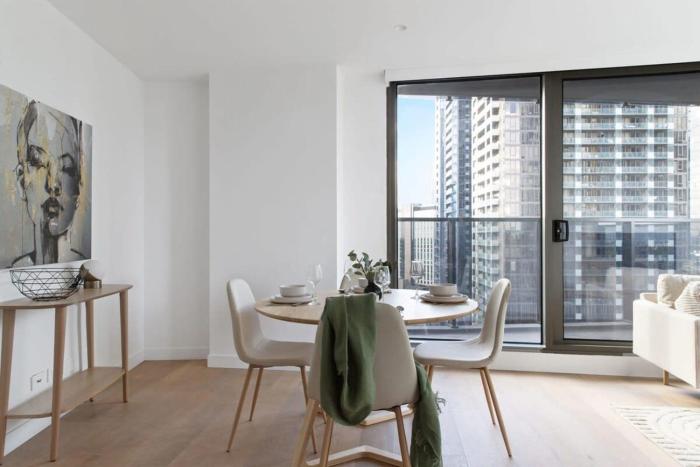 a cozy apt with city views near crown casino