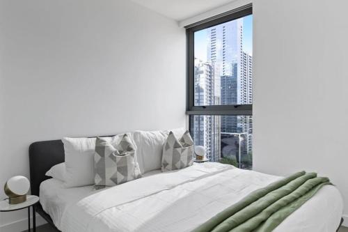a cozy apt with city views near crown casino