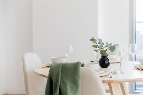 A Cozy Apt With City Views Near Crown Casino,,3 star