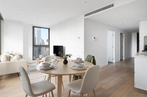 a cozy apt with city views near crown casino