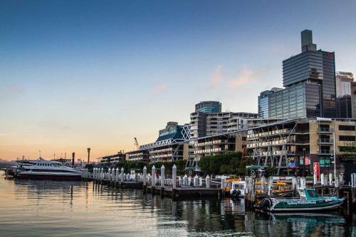 a comfy 2br apt amazing view of darling harbour