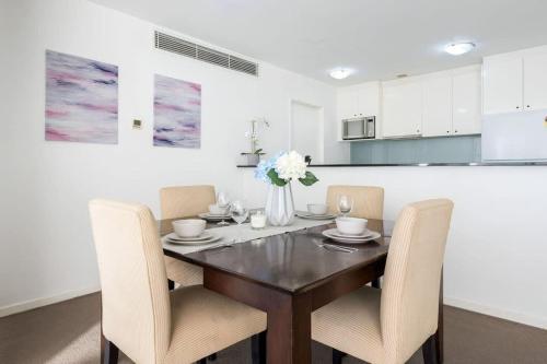 a comfy 2br apt amazing view of darling harbour