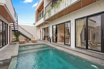 Onichi Villa By Kozystay - Canggu,,4 star