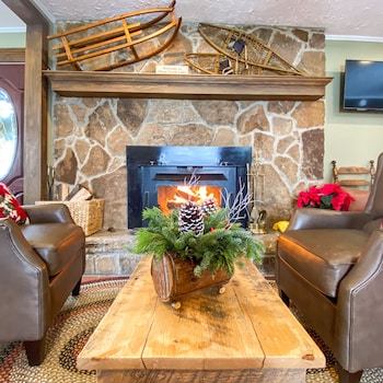 Lakefront Lodge,,2 star