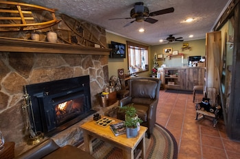 Lakefront Lodge,,2 star