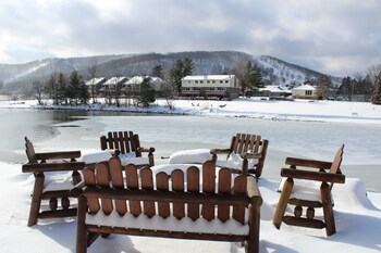 lakefront lodge