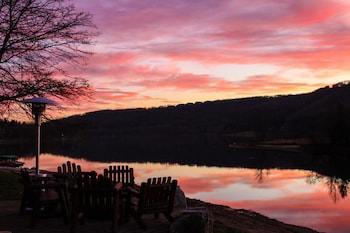 lakefront lodge