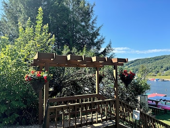 lakefront lodge