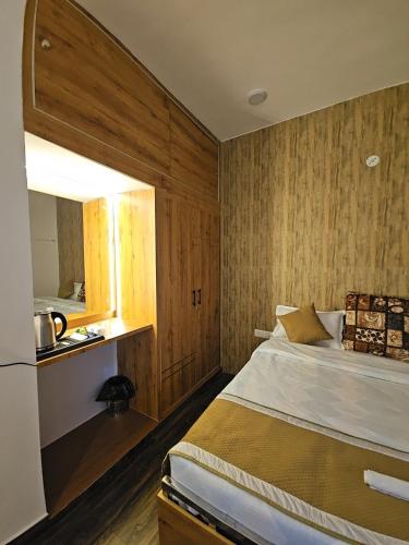 the agra retreat