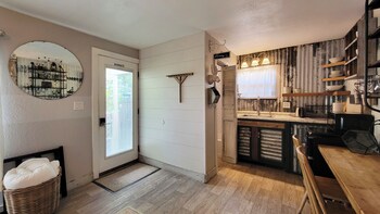 Rosewood Studio By Wanderlodges,,3 star