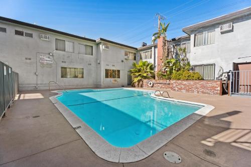 studio lodge hotel